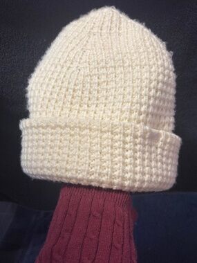 TNA (Aritzia) off white knitted beanie